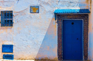 Mavi ve Beyaz Sokak Rabat Fas Kasbah des Oudaias içinde