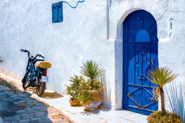 Mavi ve Beyaz Sokak Rabat Fas Kasbah des Oudaias içinde
