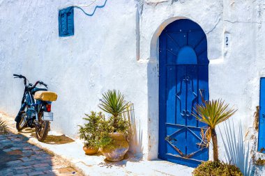 Mavi ve Beyaz Sokak Rabat Fas Kasbah des Oudaias içinde