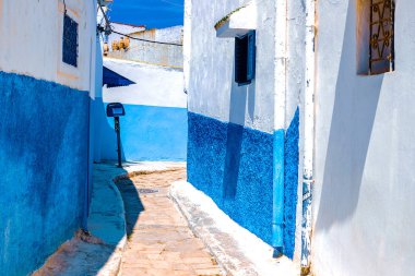 Mavi ve Beyaz Sokak Rabat Fas Kasbah des Oudaias içinde