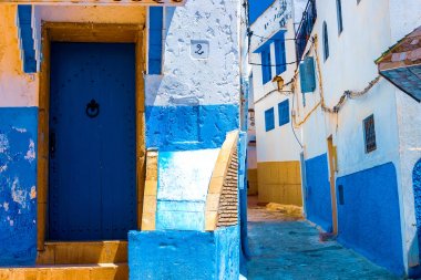 Mavi ve Beyaz Sokak Rabat Fas Kasbah des Oudaias içinde