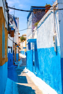 Mavi ve Beyaz Sokak Rabat Fas Kasbah des Oudaias içinde