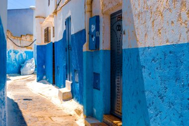 Mavi ve Beyaz Sokak Rabat Fas Kasbah des Oudaias içinde