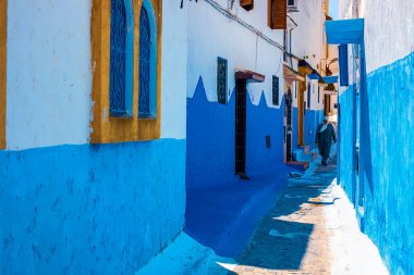 Mavi ve Beyaz Sokak Rabat Fas Kasbah des Oudaias içinde