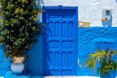 Mavi ve Beyaz Sokak Rabat Fas Kasbah des Oudaias içinde