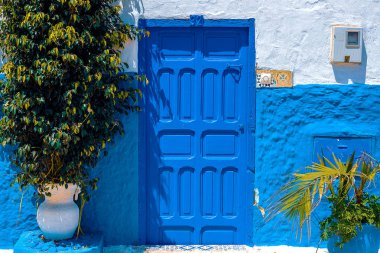 Mavi ve Beyaz Sokak Rabat Fas Kasbah des Oudaias içinde