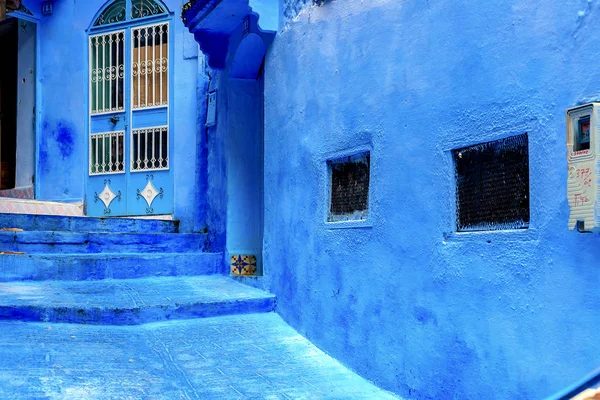 Chefchaouen, en stad med blåmålade hus. En stad med smala, vackra, blå gator. — Stockfoto