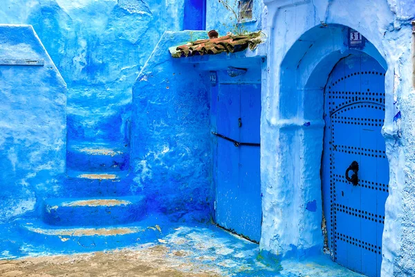 Chefchaouen, en stad med blåmålade hus. En stad med smala, vackra, blå gator. — Stockfoto