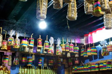 Fas 'ta bir çarşıda satılık el yapımı sabunlar