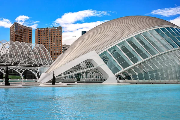 Valencia, España - 17 de agosto de 2019. Vista de la ciudad del arte y la ciencia — Foto de Stock