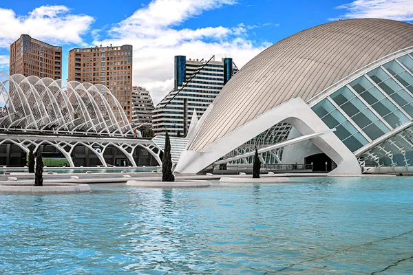 Valencia, España - 17 de agosto de 2019. Vista de la ciudad del arte y la ciencia — Foto de Stock