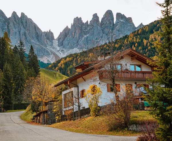 Santa Maddalena Köyü Arkasında Dolomites Dağları Val Funes Vadisi Trentino — Stok fotoğraf