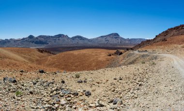 Güzel panoramik dağ sırtı Teide Yanardağı, Tenerife, Kanarya Adaları üzerinden üzerinde.