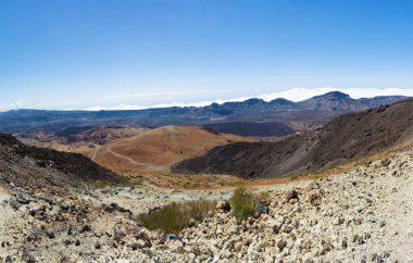 Güzel panoramik dağ sırtı Altavista sığınak giderken üzerinde. Teide Dağı adada Tenerife, Kanarya.
