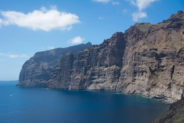 Acantilados de Los Gigantes beautifil görünümü. Puerto de Santiago, Tenerife, Kanarya Adaları.