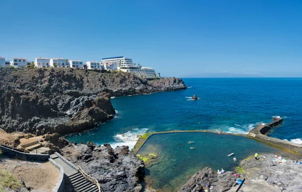Charco del Tancon - Puerto de Santiago 'da Los Gigantes yakınlarında doğal havza. Tenerife Adası, Kanarya.