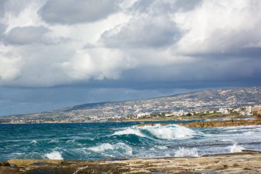 St. George Beach, Kıbrıs'tan akdeniz kıyı şeridi görünümü.
