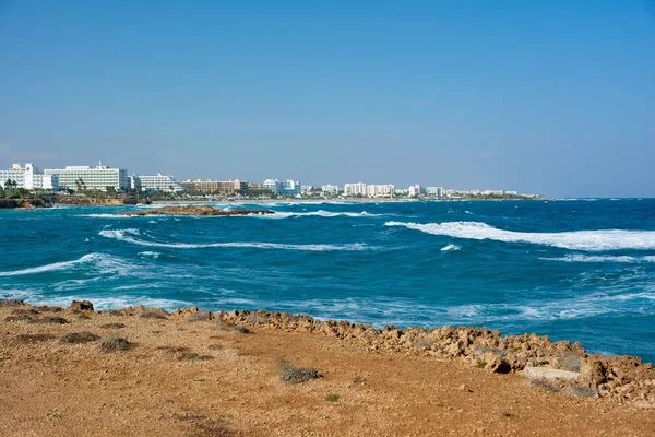 타라스 해안선과 무화과 키프로스에서 해변의 — 스톡 사진