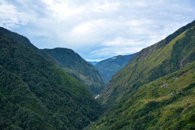 Himalaya Dağları görünümünü Ghunsa giderken Amjilosa. Kangchenjunga merkez kampa, Nepal trek