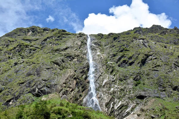 Schöne Aussicht Auf Den Wasserfall Auf Dem Weg Zum Dorf — Stockfoto