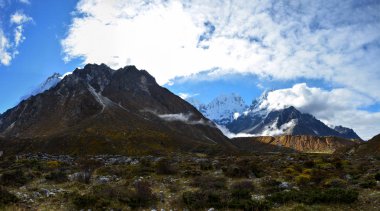 Himalaya Dağları, sunrise Khambachen köyden güzel panoramik manzaralı. Kangchenjunga basecamp, Nepal trek