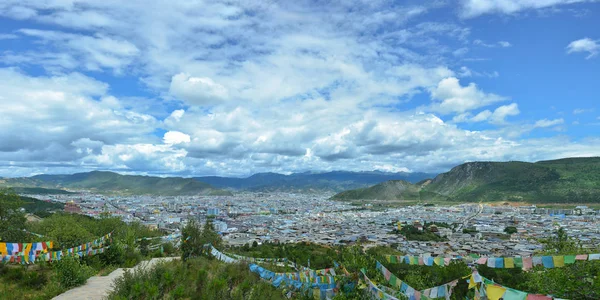 Zhongdian Çin Ağustos 2016 Shangri Zhongdian Şehrinin Panoramik Manzarası Yunnan — Stok fotoğraf