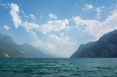 Riva Del Garda'dan Lago Di Garda'nın güzel manzarası. Trentino, Ben