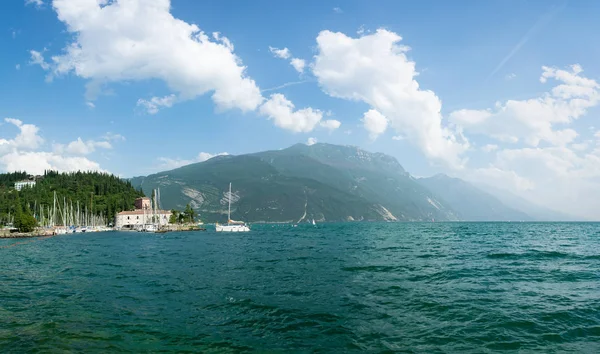 Forte San Nicolo in Riva Del Garda, Italie. Bord du lac de Lago Di — Photo