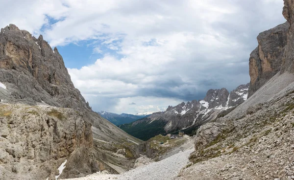 Beautiful view of Dolomites on the way to Rifugio Step Principe — Stock Photo, Image