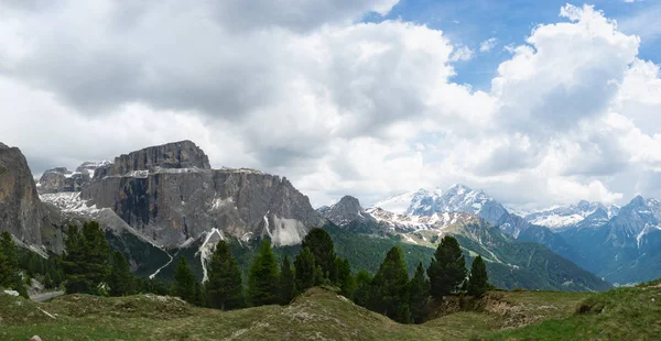 Panoráma a Sella hegység és a Mount Marmolada. Dolomitok, Olaszország — Stock Fotó