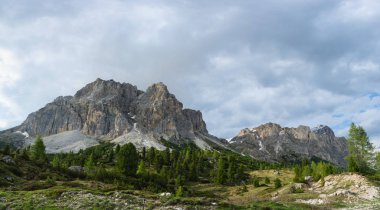 Passo Falzarego,Güney Tirol, İtalya'nın güzel panoramik manzarası