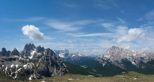 Panorama de Parco Naturale Tre Cime (Drei Zinnen). Tirol, Italia — Foto de Stock
