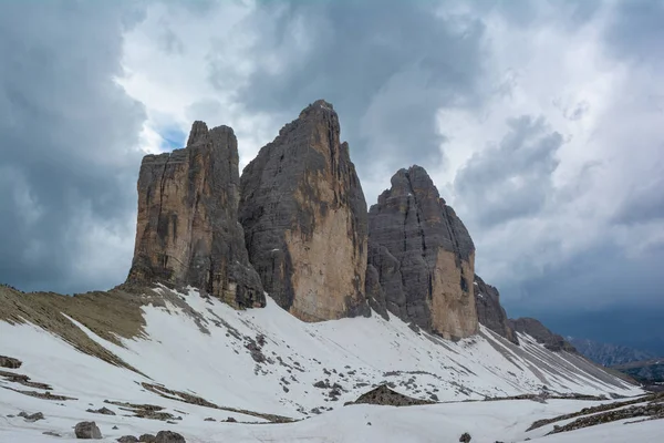 Tre Cime di Lavaredo (Drei Zinnen) montaña en Dolomitas, Italia — Foto de Stock