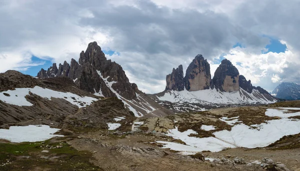 Panorama de Tre Cime di Lavaredo y Monte Paterno. Dolomitas, Italia — Foto de Stock