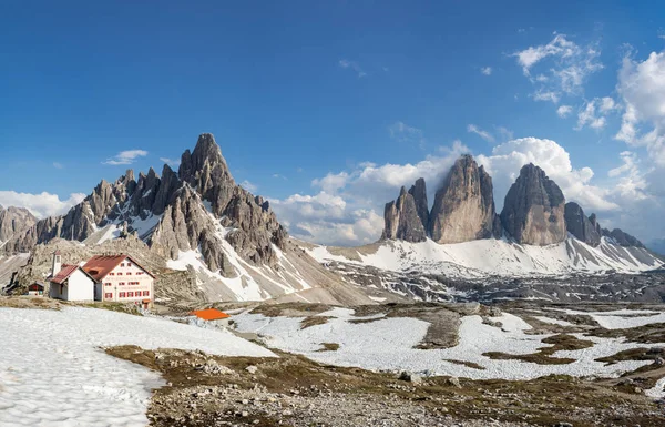 Panorama de Tre Cime y Monte Paterno. Sexten Dolomites, Italia — Foto de Stock