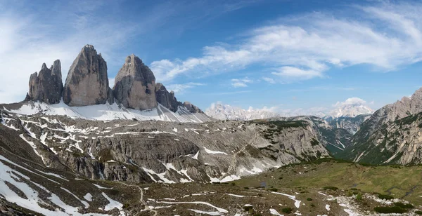 Hermoso panorama de la montaña Tre Cime (Drei Zinnen). Dolomitas, Italia . — Foto de Stock