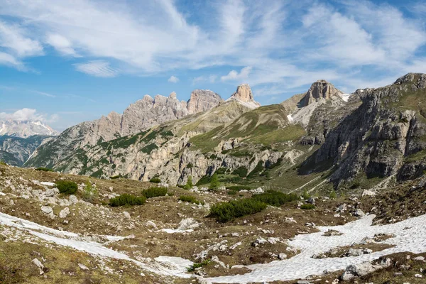 Hermosa vista del parque natural Drei Zinnen (Tre Cime) en Tirol del Sur, Italia . — Foto de Stock