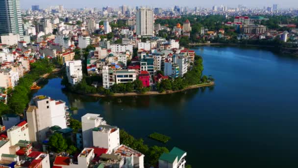 Göllü Hanoi havacılık şehri manzarası. 4K çözünürlüğü. Haziran 2015 — Stok video