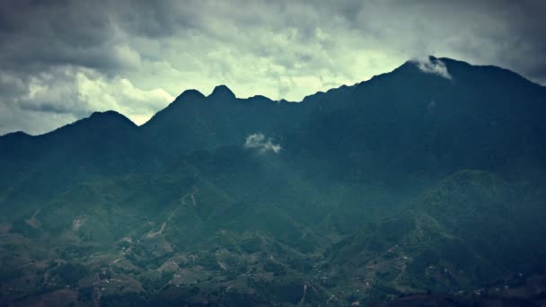 Вид на гори та долину з рисовими терасами. Ретро пришвидшується. Сапа, В "єтнам, 4К резолюція — стокове відео
