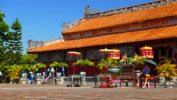 Hue. Visitantes en Citadel. Vietnam. Resolución 4K . — Vídeos de Stock