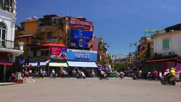 Eski şehirde Hanoi trafiği. 4K çözünürlük hızı. — Stok video