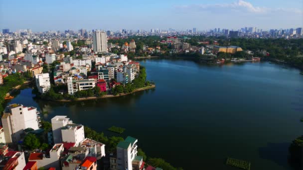 Hanoi vista aérea de la ciudad con lago. Resolución 4K . — Vídeos de Stock