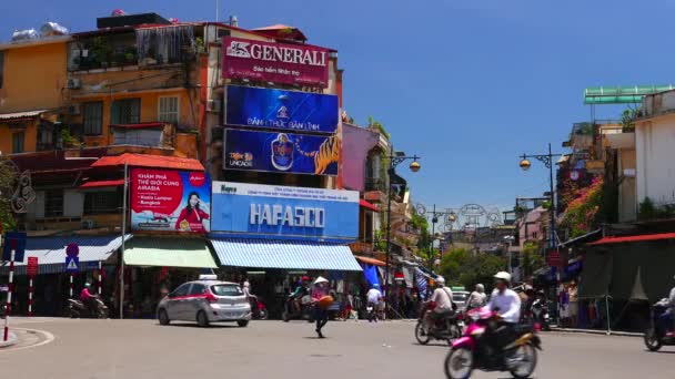 Hanoi trafik i gamla stan. 4K-upplösningshastighet. — Stockvideo