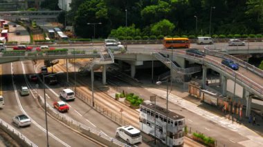 HONG KONG - Şehir merkezi yoğun trafik görüntüsü. 4K çözünürlüğü