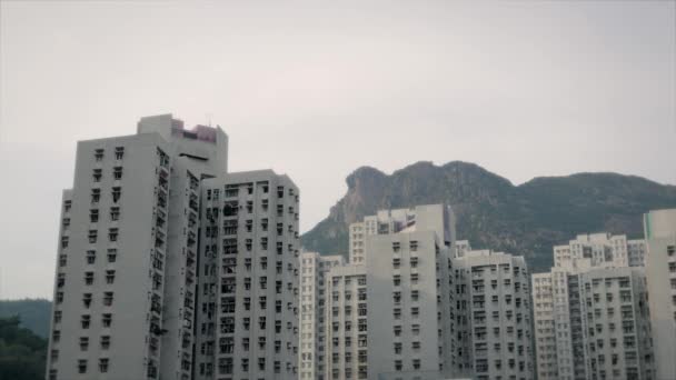 Flervåningshus i tätt befolkat område i Kowloon. 4K upplösning. Hongkong — Stockvideo