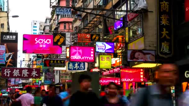 HONG KONG - Street view with people and glowing signboards. 4K resolution time lapse. — Stock Video