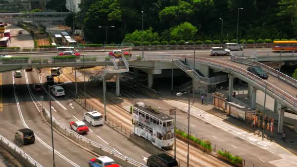 HONG KONG - Şehir merkezi yoğun trafik görüntüsü. 4K çözünürlük hızı. — Stok video