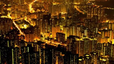 Hong Kong gece hava görüntüsü. 4K çözünürlük zaman aşımı. Ekim 2015.