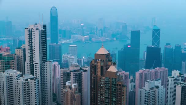 Hong Kong: Vista aérea de la ciudad al atardecer. Caducidad de la resolución 4K . — Vídeos de Stock
