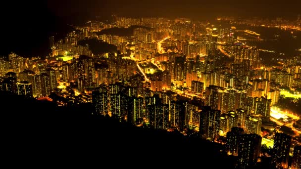 Гонконг ночной воздушный вид густонаселенного района Коулун. Время разрешения 4К истекло. Октябрь 2015. — стоковое видео